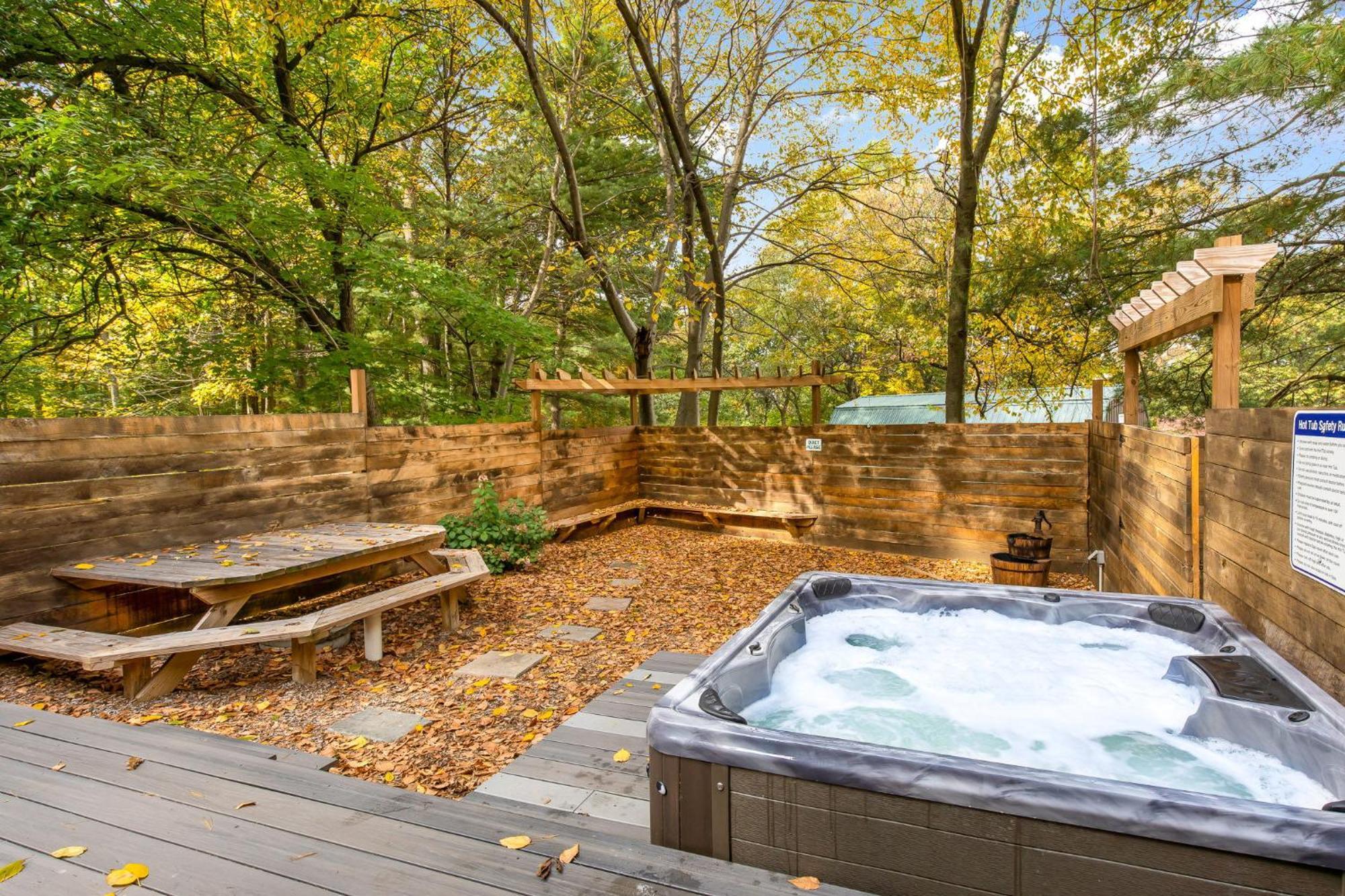 5 Bd W Hottub - Mins To Hunting Hiking & Fishing Apartment New Providence Exterior photo